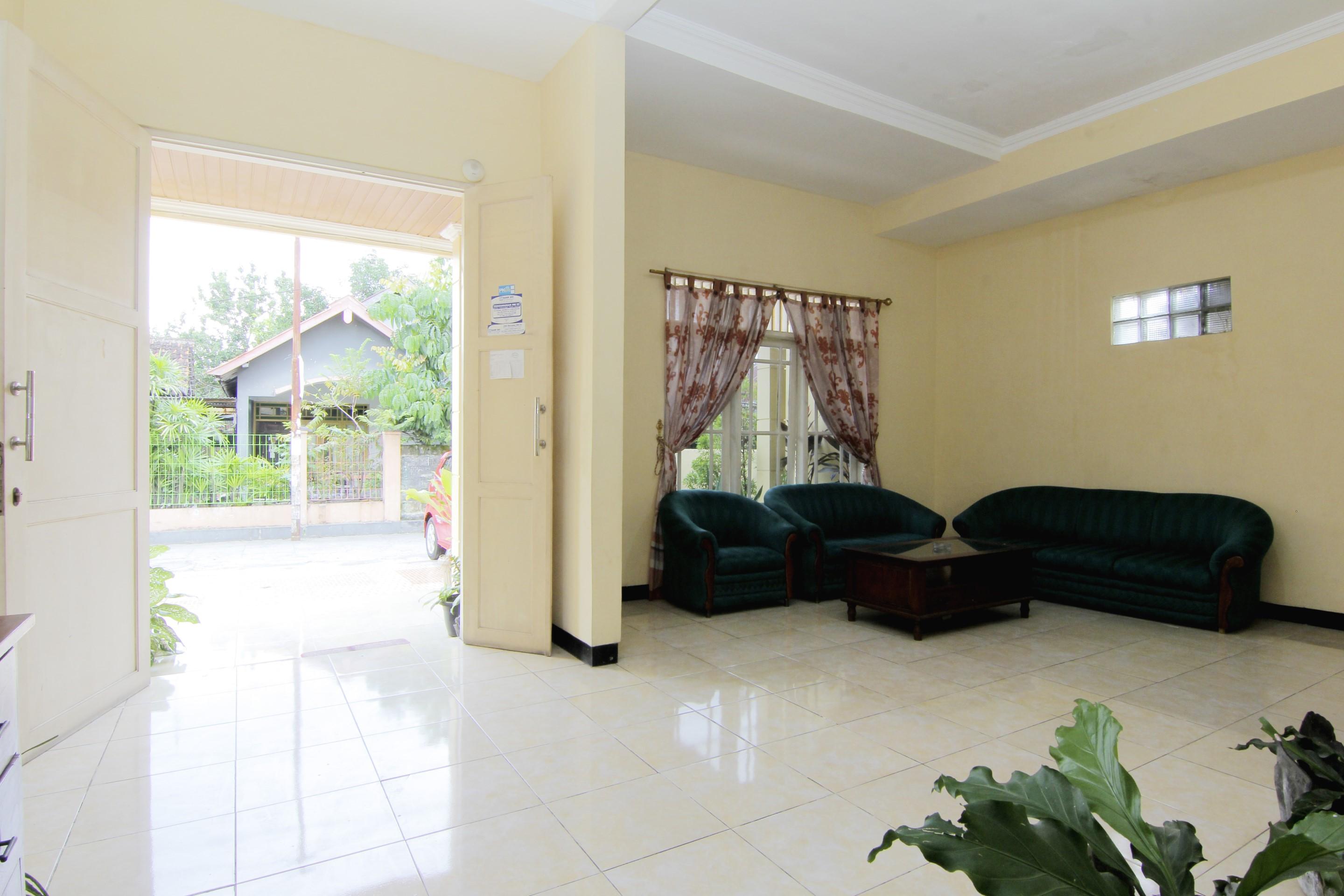 Отель Jj House Gejayan Kejayan Экстерьер фото